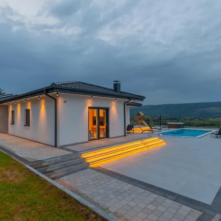 Villa New! Dalmatia With Sauna, Hot Tub, Heated Pool *
