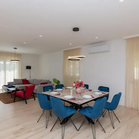 New! Dalmatia With Sauna, Hot Tub, Heated Pool Villa