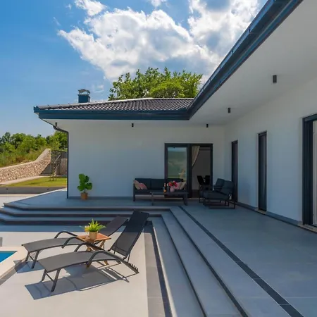 New! Dalmatia With Sauna, Hot Tub, Heated Pool *