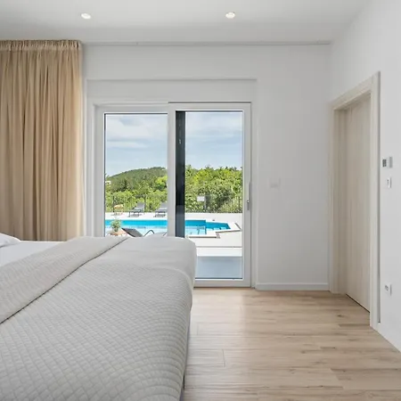 Dalmatia With Sauna, Hot Tub, Heated Pool Grubine