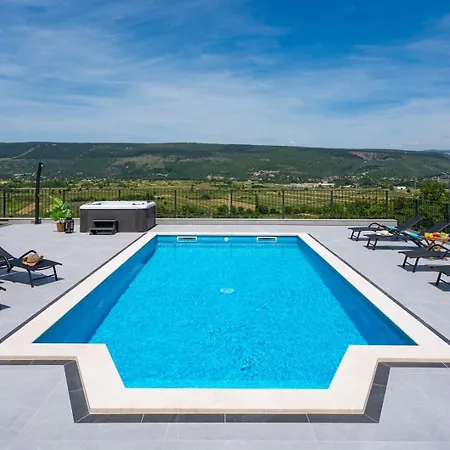 Dalmatia With Sauna, Hot Tub, Heated Pool Villa Grubine