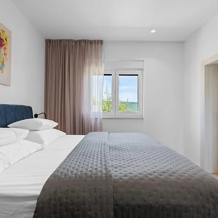 Dalmatia With Sauna, Hot Tub, Heated Pool * Grubine