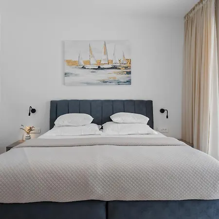 Dalmatia With Sauna, Hot Tub, Heated Pool