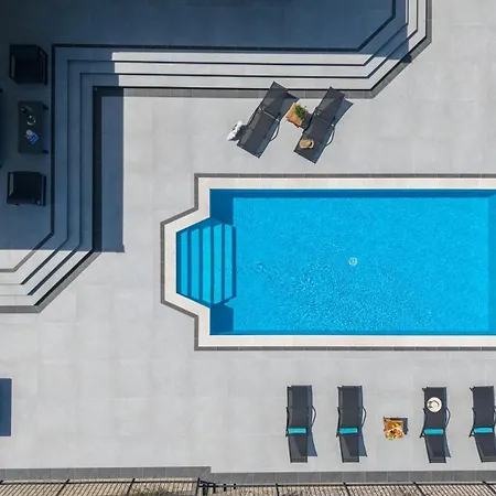 Dalmatia With Sauna, Hot Tub, Heated Pool Villa